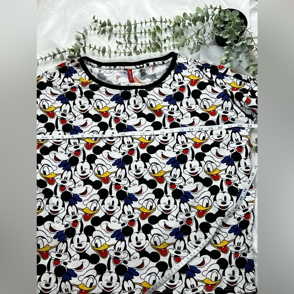 H&M Disney Collaboration Mickey Donald Duck Crewneck Oversized Tee Size Small - Picture 7 of 10